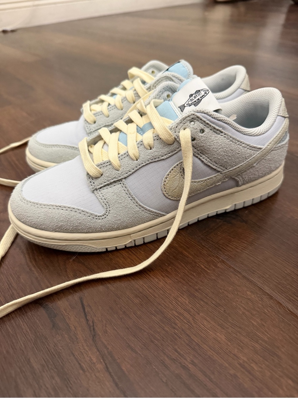 Women’s/Men’s Low-Top Nike Dunk Sneakers in Light Gray/Blue and Cream